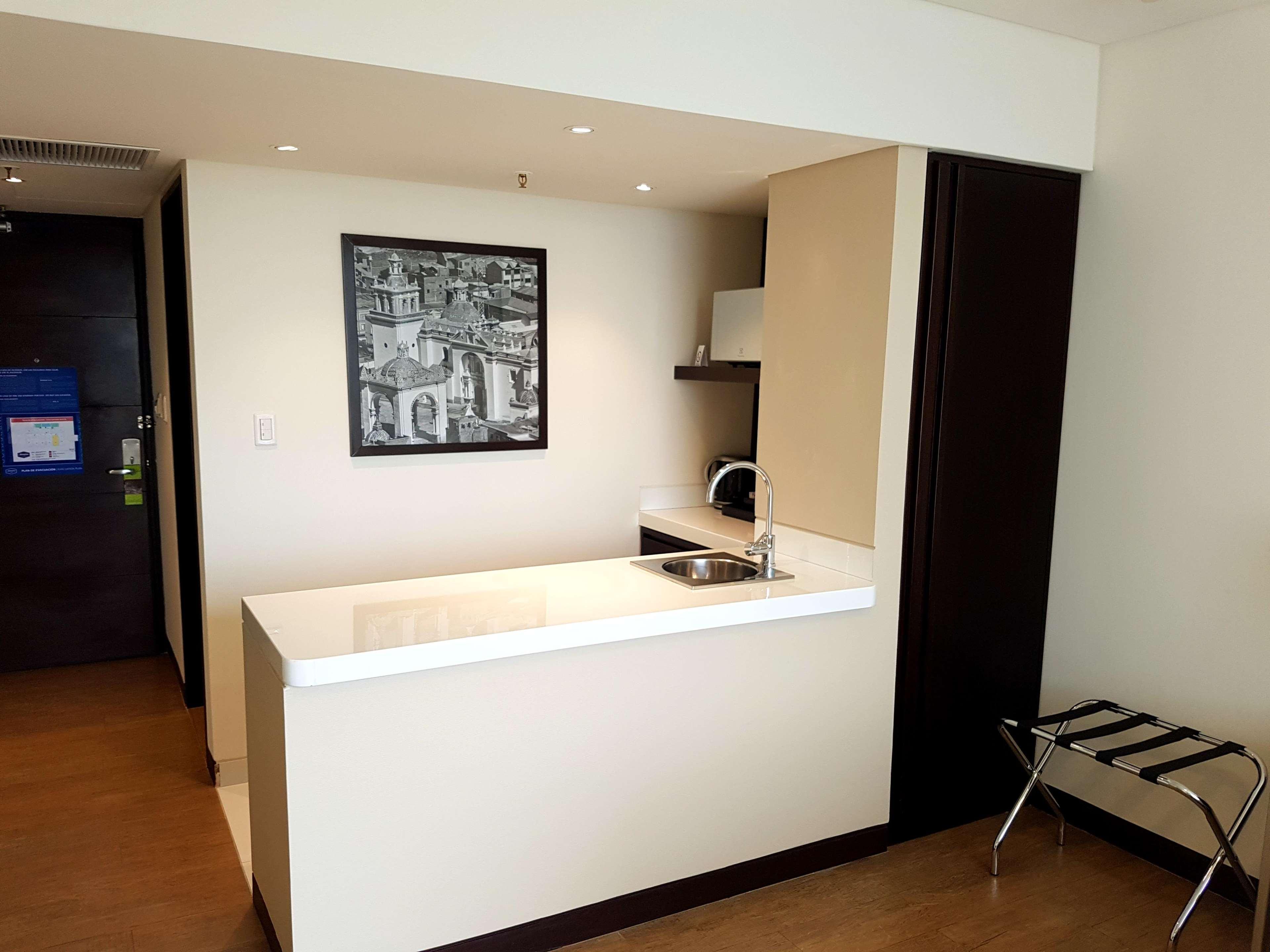 Готель Hampton By Hilton Santa Cruz Санта-Крус-де-ла-Сьєрра Екстер'єр фото