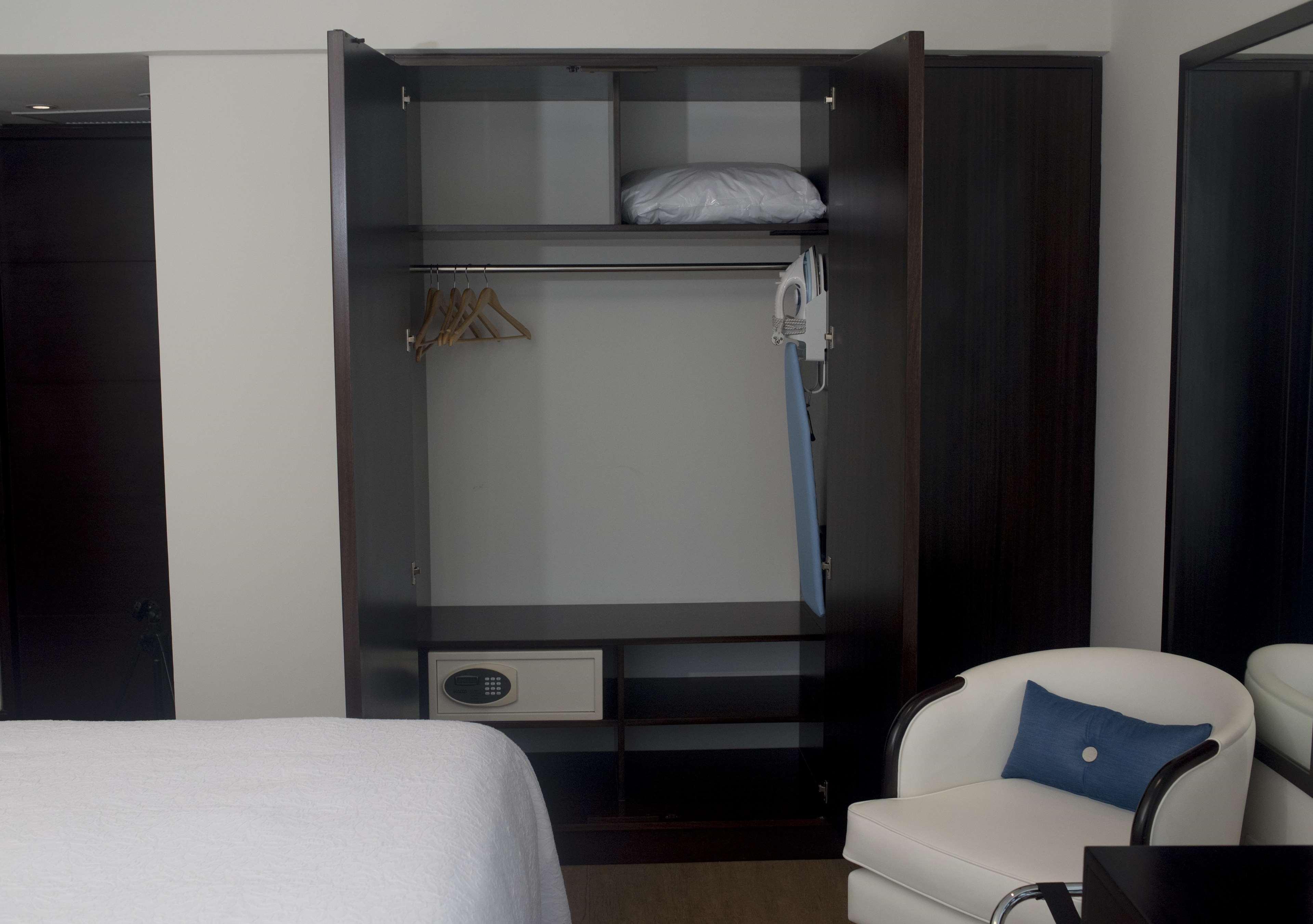 Готель Hampton By Hilton Santa Cruz Санта-Крус-де-ла-Сьєрра Екстер'єр фото