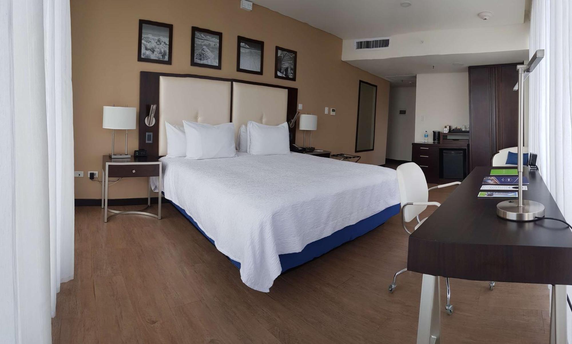 Готель Hampton By Hilton Santa Cruz Санта-Крус-де-ла-Сьєрра Екстер'єр фото