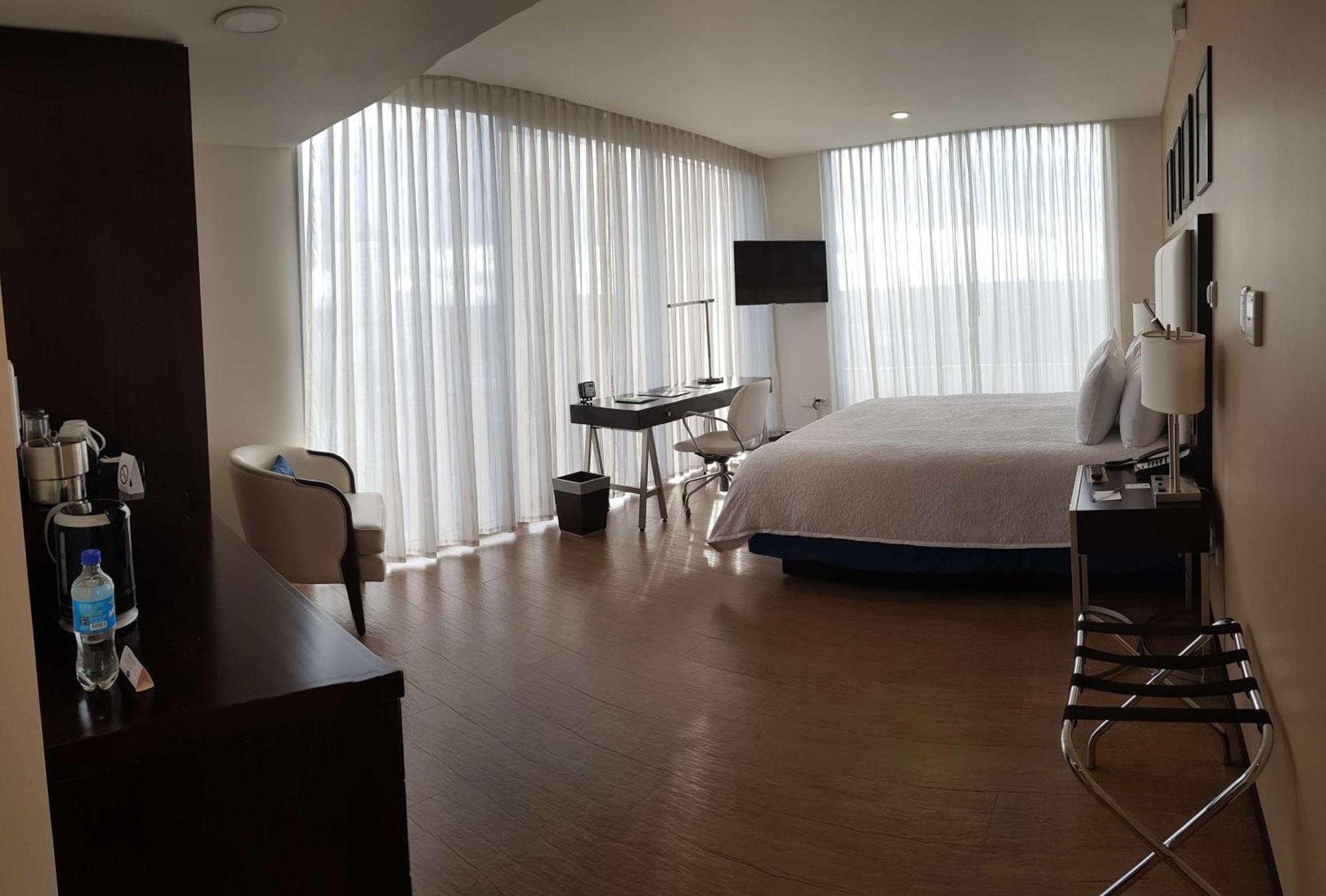 Готель Hampton By Hilton Santa Cruz Санта-Крус-де-ла-Сьєрра Екстер'єр фото