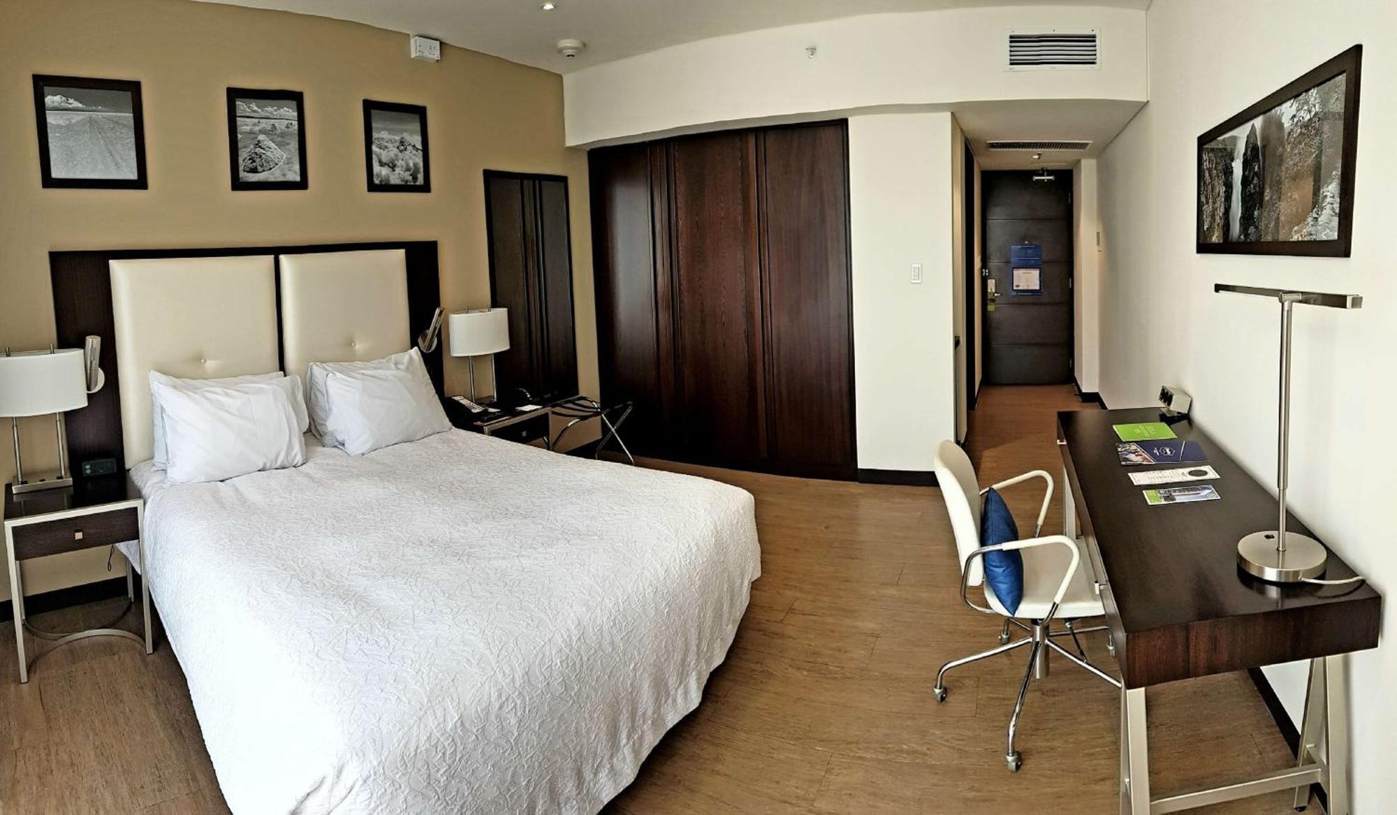 Готель Hampton By Hilton Santa Cruz Санта-Крус-де-ла-Сьєрра Екстер'єр фото