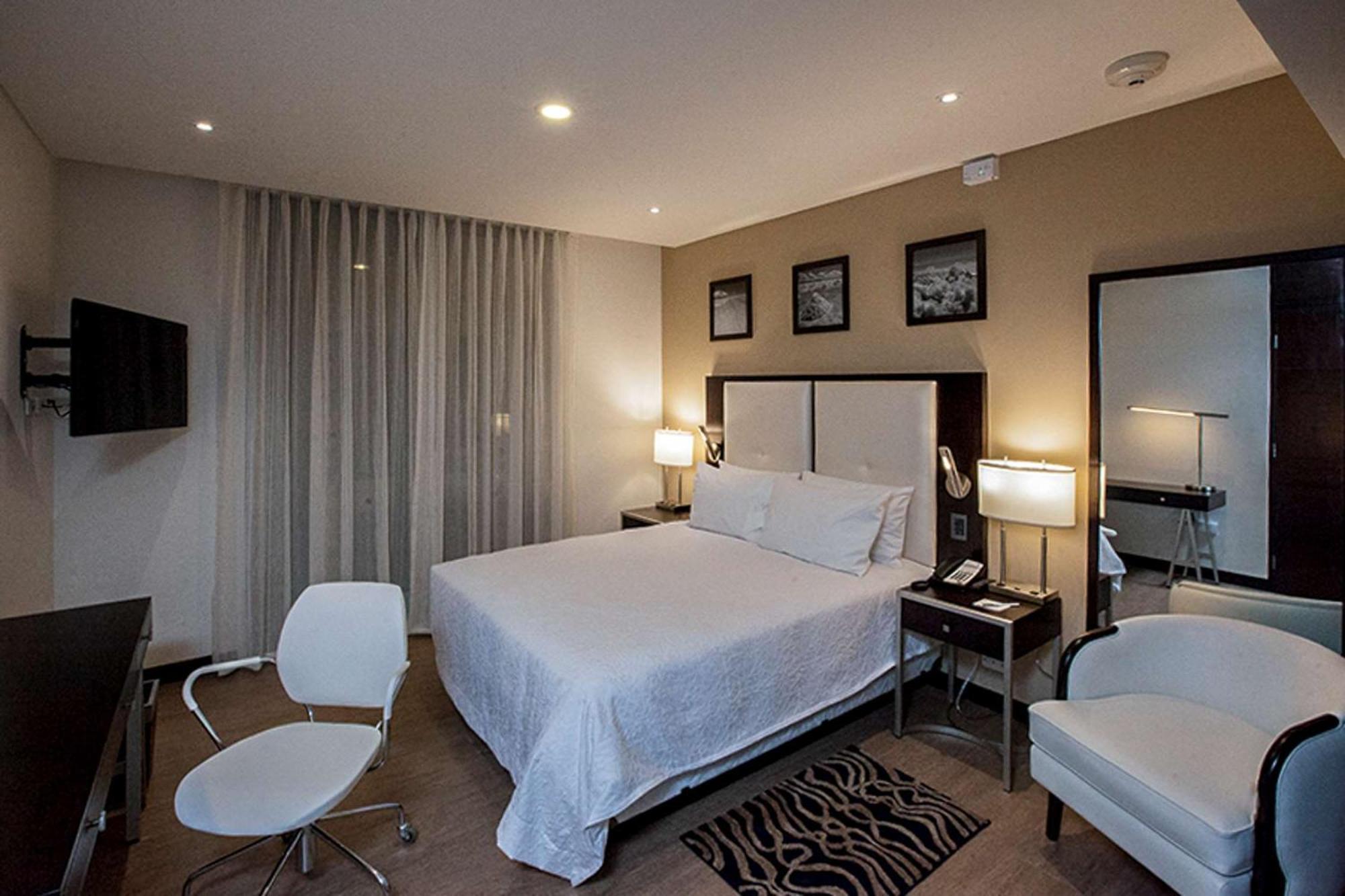 Готель Hampton By Hilton Santa Cruz Санта-Крус-де-ла-Сьєрра Екстер'єр фото