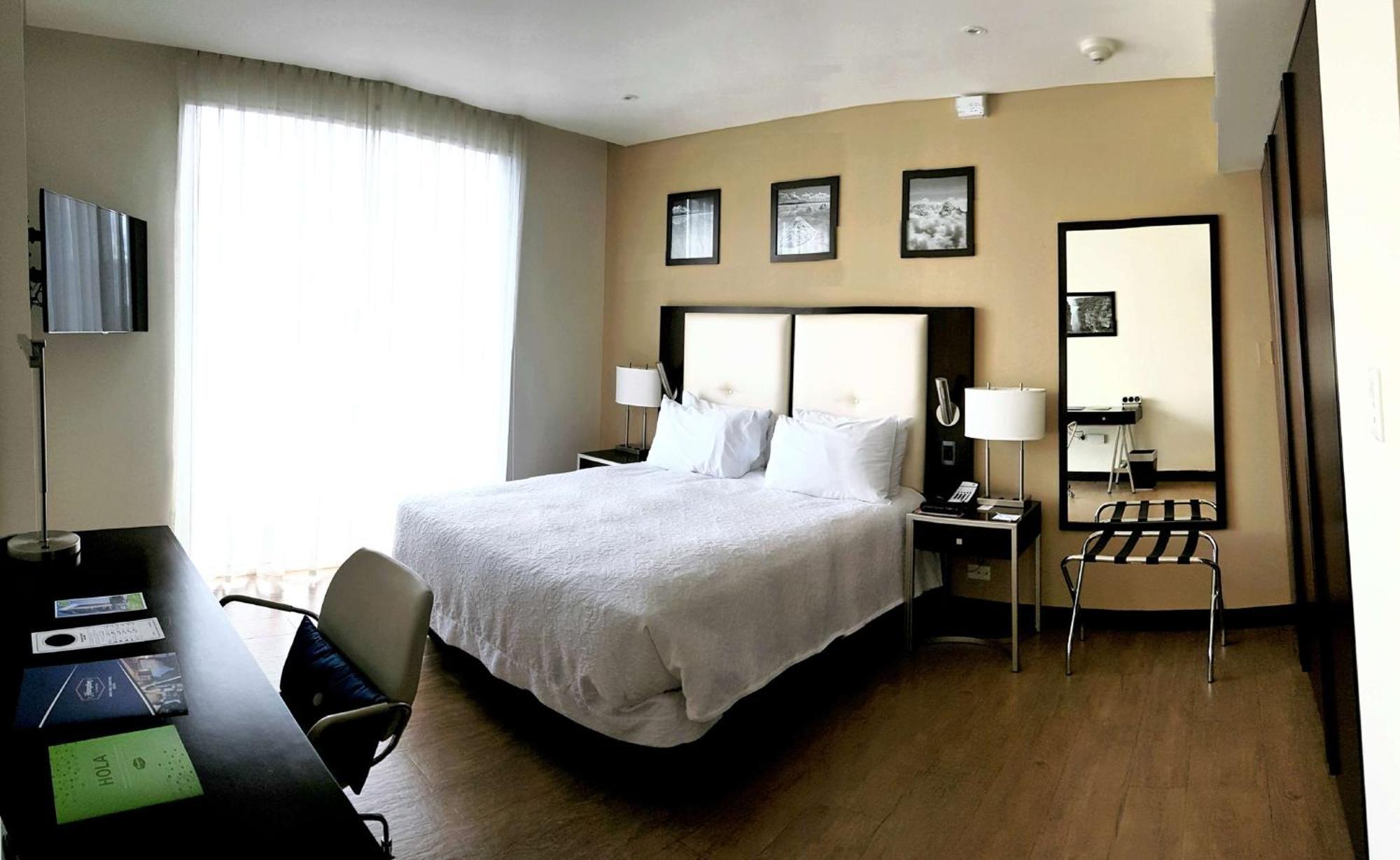 Готель Hampton By Hilton Santa Cruz Санта-Крус-де-ла-Сьєрра Екстер'єр фото