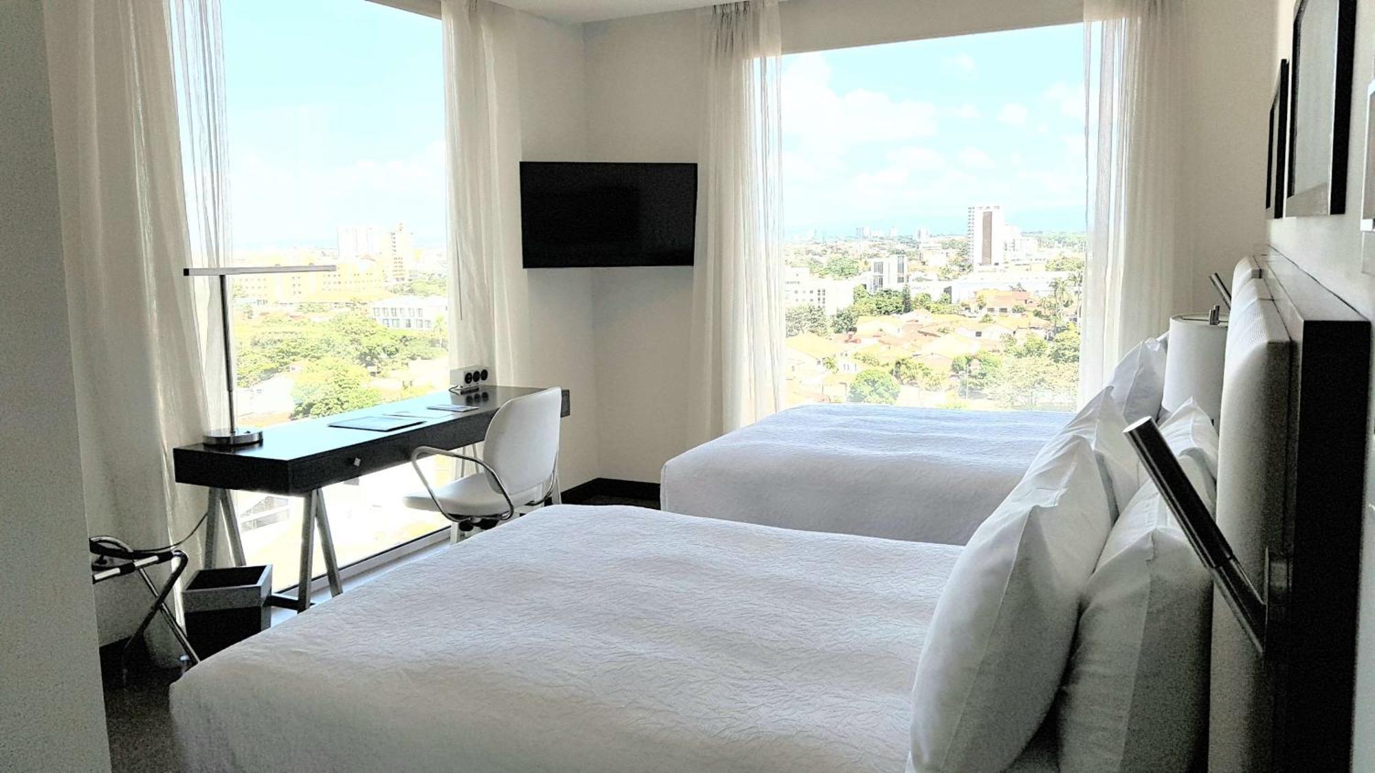 Готель Hampton By Hilton Santa Cruz Санта-Крус-де-ла-Сьєрра Екстер'єр фото
